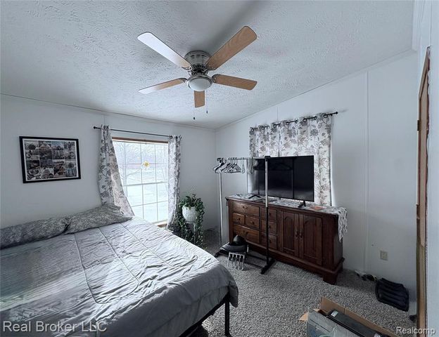 6054 Lapeer Road, Burton, MI 48509