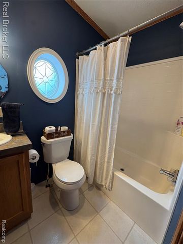 6054 Lapeer Road, Burton, MI 48509