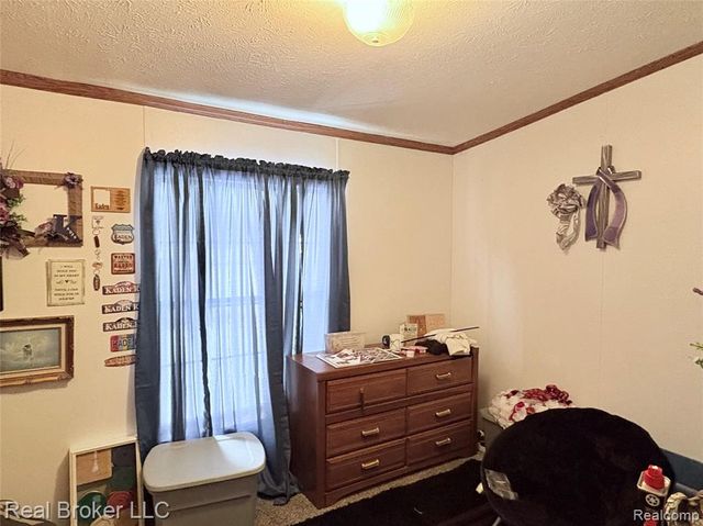 6054 Lapeer Road, Burton, MI 48509