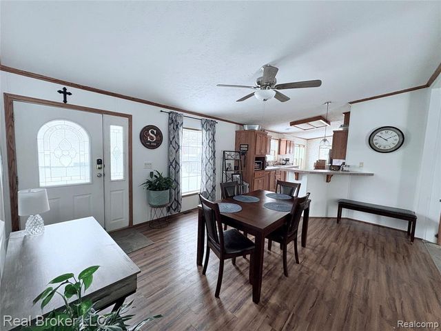 6054 Lapeer Road, Burton, MI 48509