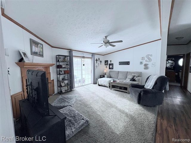 6054 Lapeer Road, Burton, MI 48509
