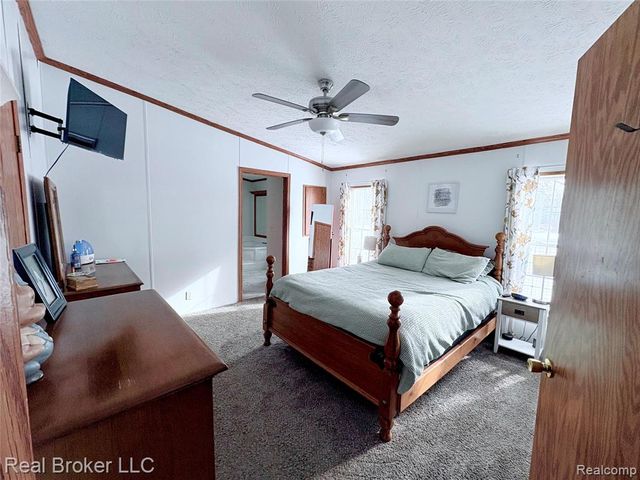 6054 Lapeer Road, Burton, MI 48509