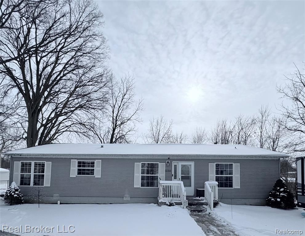 6054 Lapeer Road, Burton, MI 48509