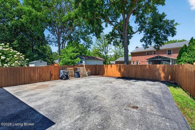 11019 Brechin Rd, Louisville, KY 40243