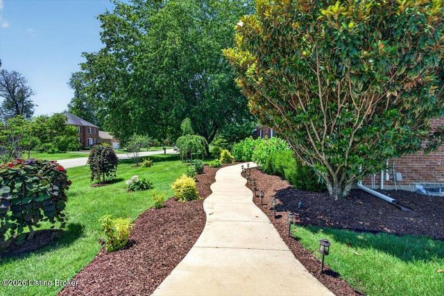 11019 Brechin Rd, Louisville, KY 40243