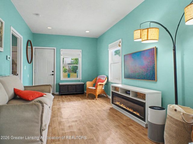 1923 Sunnyside Avenue, Lansing, MI 48910