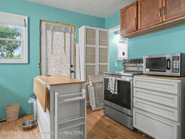 1923 Sunnyside Avenue, Lansing, MI 48910