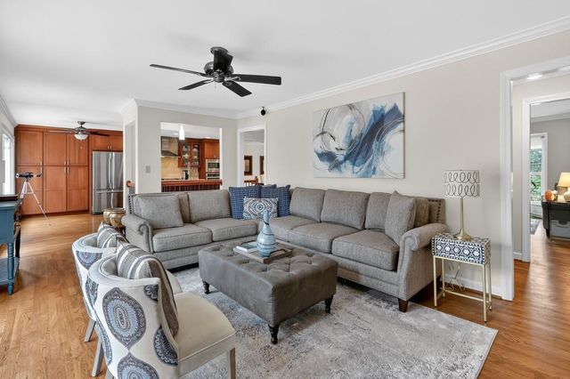 2340 Defoors Ferry NW Road, Atlanta, GA 30318