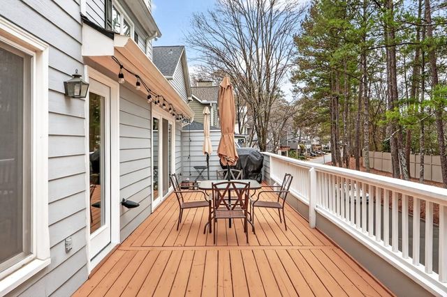 2340 Defoors Ferry NW Road, Atlanta, GA 30318