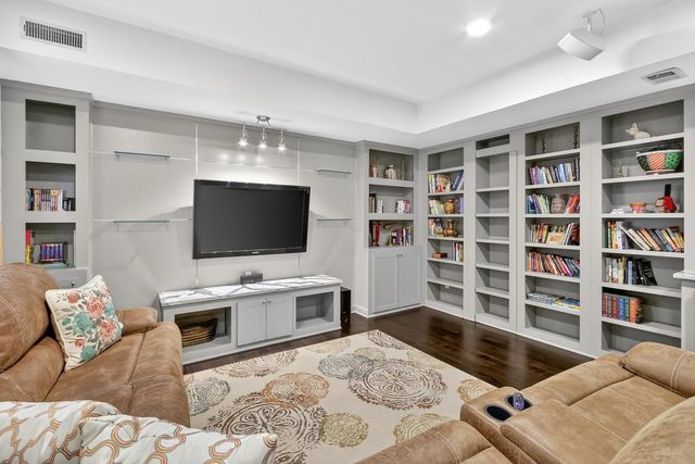 2340 Defoors Ferry NW Road, Atlanta, GA 30318