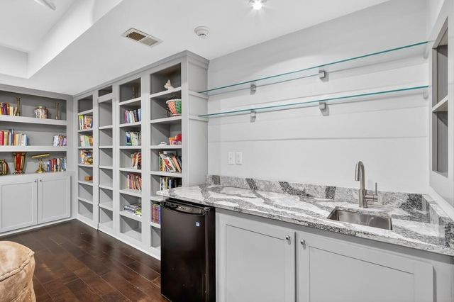 2340 Defoors Ferry NW Road, Atlanta, GA 30318