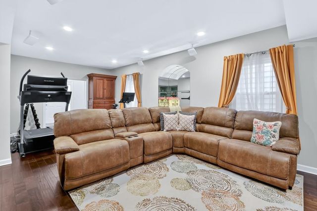 2340 Defoors Ferry NW Road, Atlanta, GA 30318