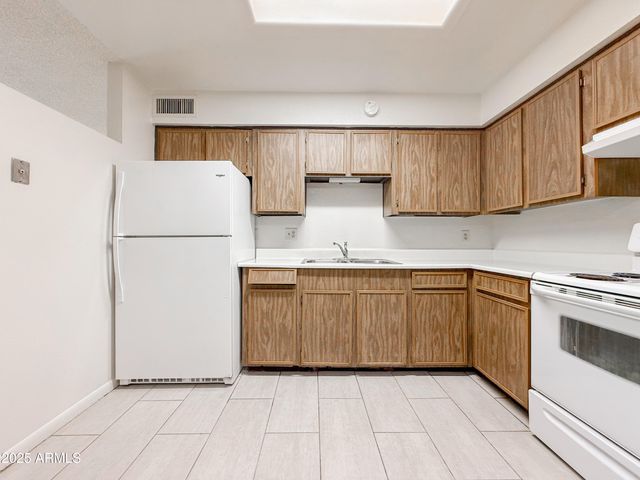 2219 W MORTEN Avenue 5, Phoenix, AZ 85021