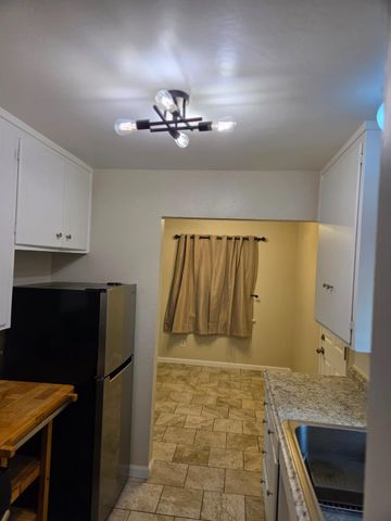 6462 Golf View Dr, Sacramento, CA 95822