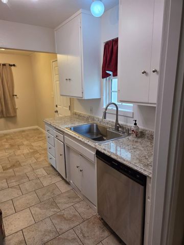 6462 Golf View Dr, Sacramento, CA 95822