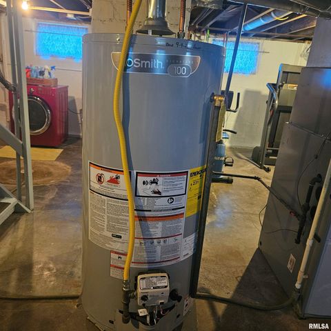 1327 BROWN Avenue, Galesburg, IL 61401