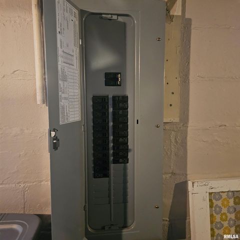 1327 BROWN Avenue, Galesburg, IL 61401