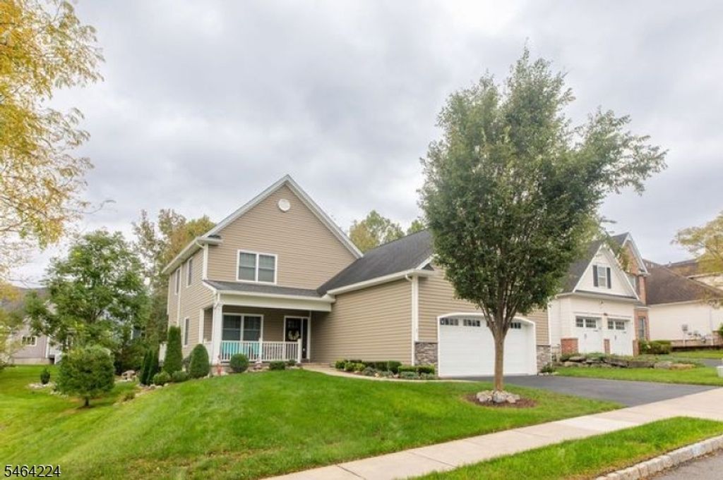 2 Bluffs Ct, Hamburg Boro, NJ 07419 — photo 2