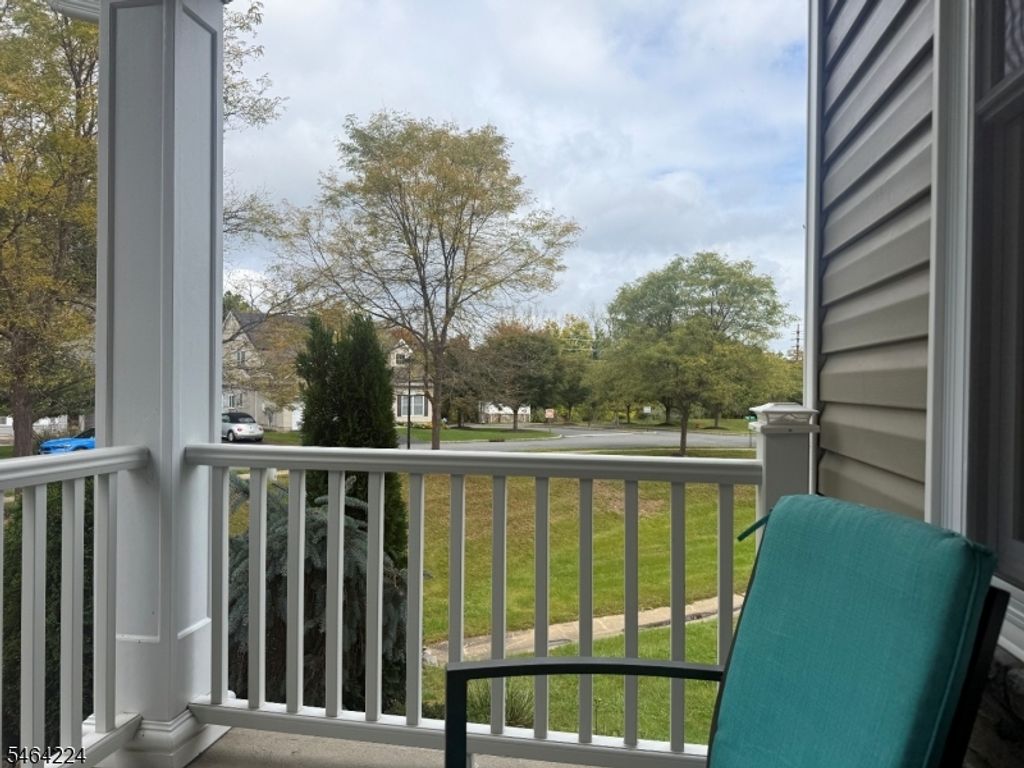 2 Bluffs Ct, Hamburg Boro, NJ 07419 — photo 4