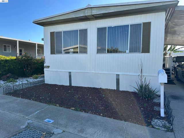 1500 W Winton Ave 123, Hayward, CA 94545