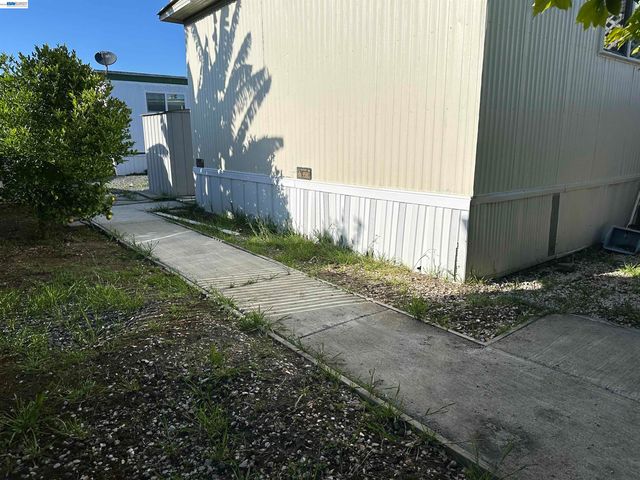 1500 W Winton Ave 123, Hayward, CA 94545