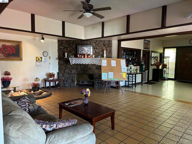 1500 W Winton Ave 123, Hayward, CA 94545