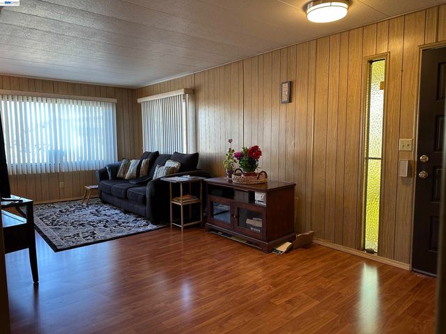 1500 W Winton Ave 123, Hayward, CA 94545