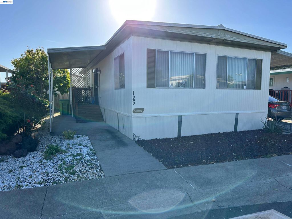 1500 W Winton Ave 123, Hayward, CA 94545