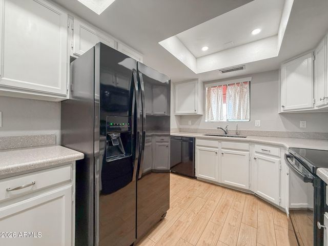 13817 N 42ND Street, Phoenix, AZ 85032