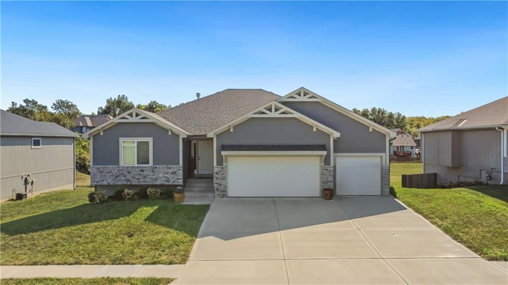 25305 E 30th Street S, Blue Springs, MO 64015