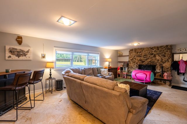 6121 James Street, Tinley Park, IL 60477