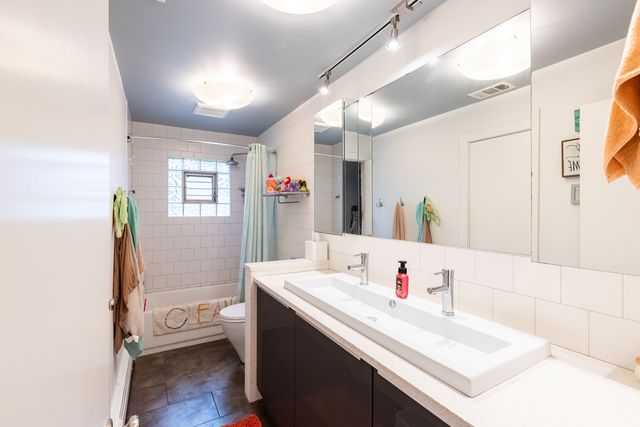 6121 James Street, Tinley Park, IL 60477