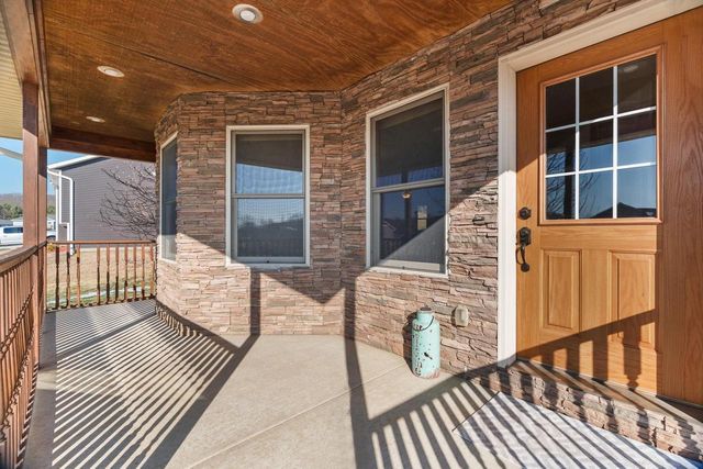 2002 Retzlaff Drive, Reedsburg, WI 53959