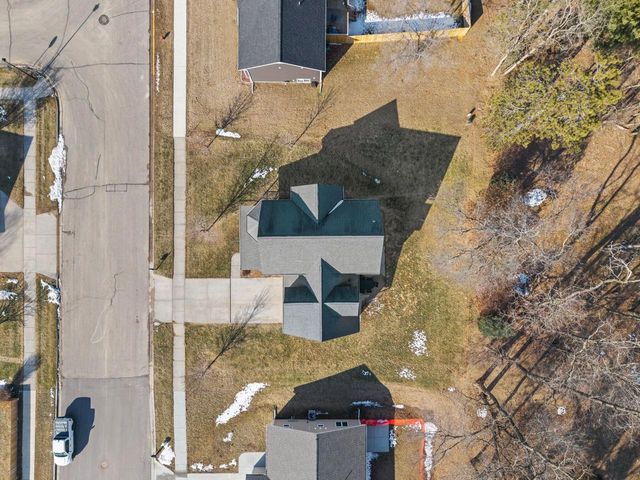 2002 Retzlaff Drive, Reedsburg, WI 53959