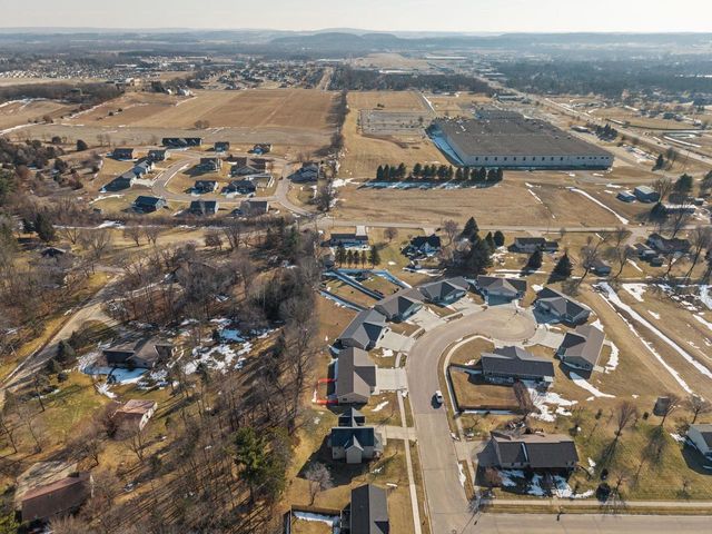 2002 Retzlaff Drive, Reedsburg, WI 53959