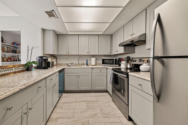 2267 Triway Lane 231, Houston, TX 77043