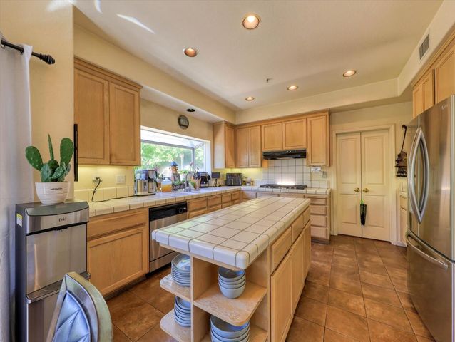 2977 Miraloma Way, Union City, CA 94587