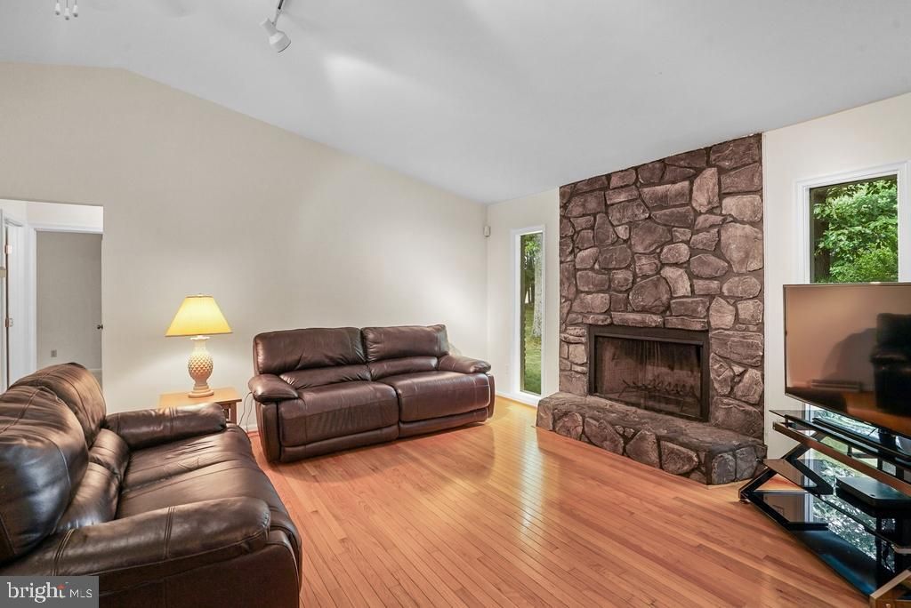 Image 10 of property listing at 7726 SPRING OAK DR, La Plata, MD 20646