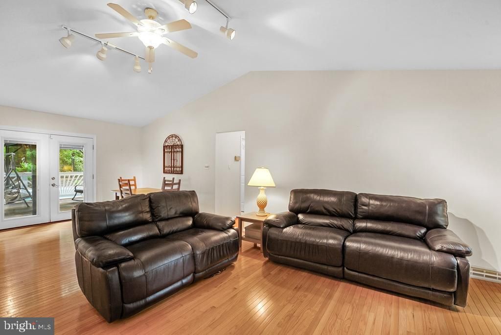 Image 11 of property listing at 7726 SPRING OAK DR, La Plata, MD 20646