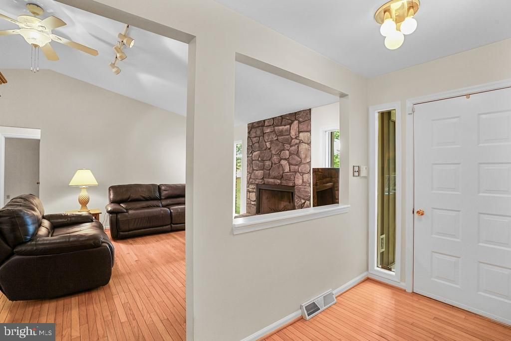 Image 12 of property listing at 7726 SPRING OAK DR, La Plata, MD 20646