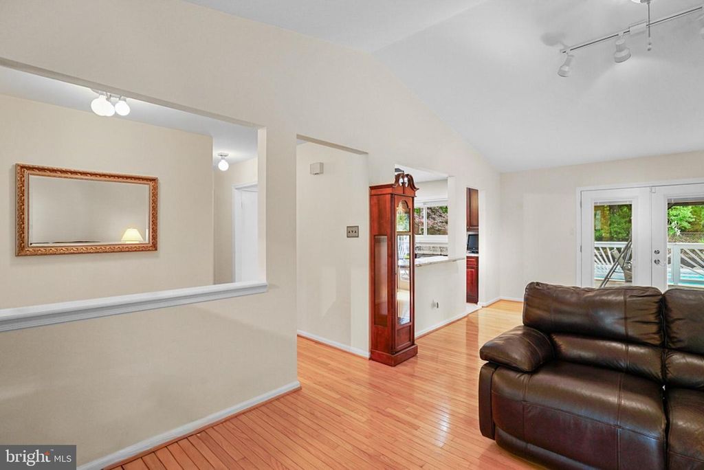 Image 13 of property listing at 7726 SPRING OAK DR, La Plata, MD 20646