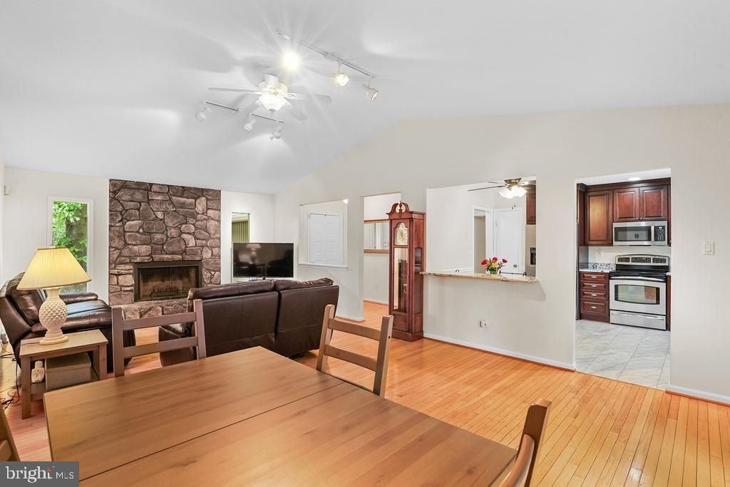 Image 15 of property listing at 7726 SPRING OAK DR, La Plata, MD 20646