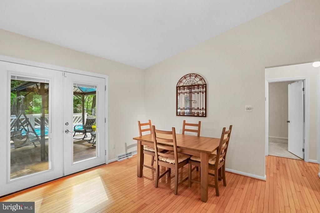 Image 16 of property listing at 7726 SPRING OAK DR, La Plata, MD 20646