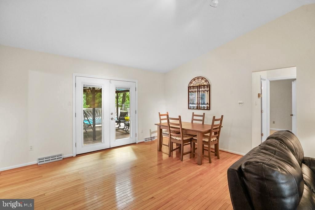 Image 18 of property listing at 7726 SPRING OAK DR, La Plata, MD 20646