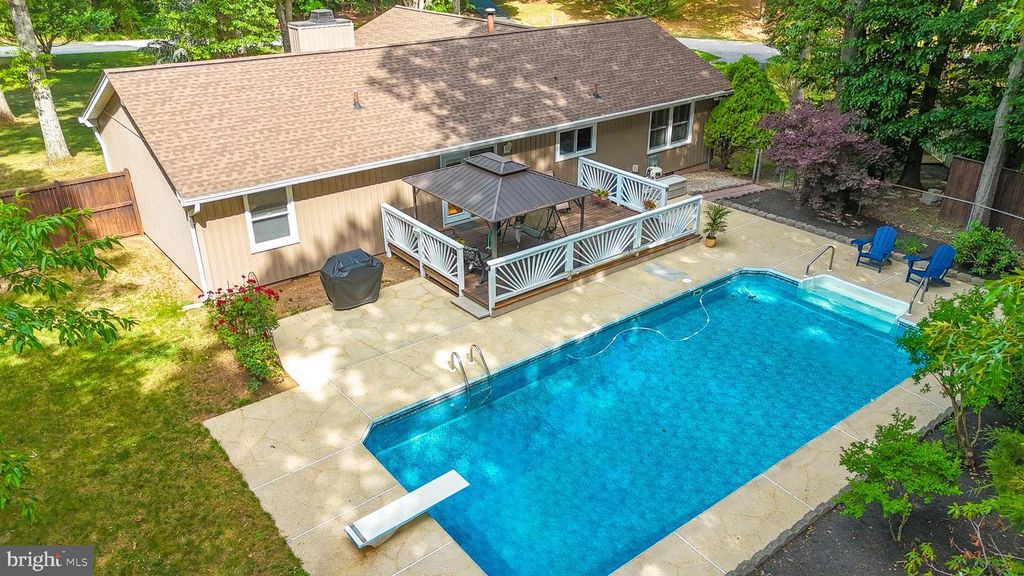 Image 2 of property listing at 7726 SPRING OAK DR, La Plata, MD 20646