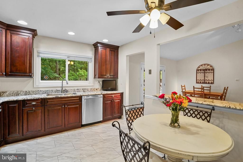 Image 20 of property listing at 7726 SPRING OAK DR, La Plata, MD 20646