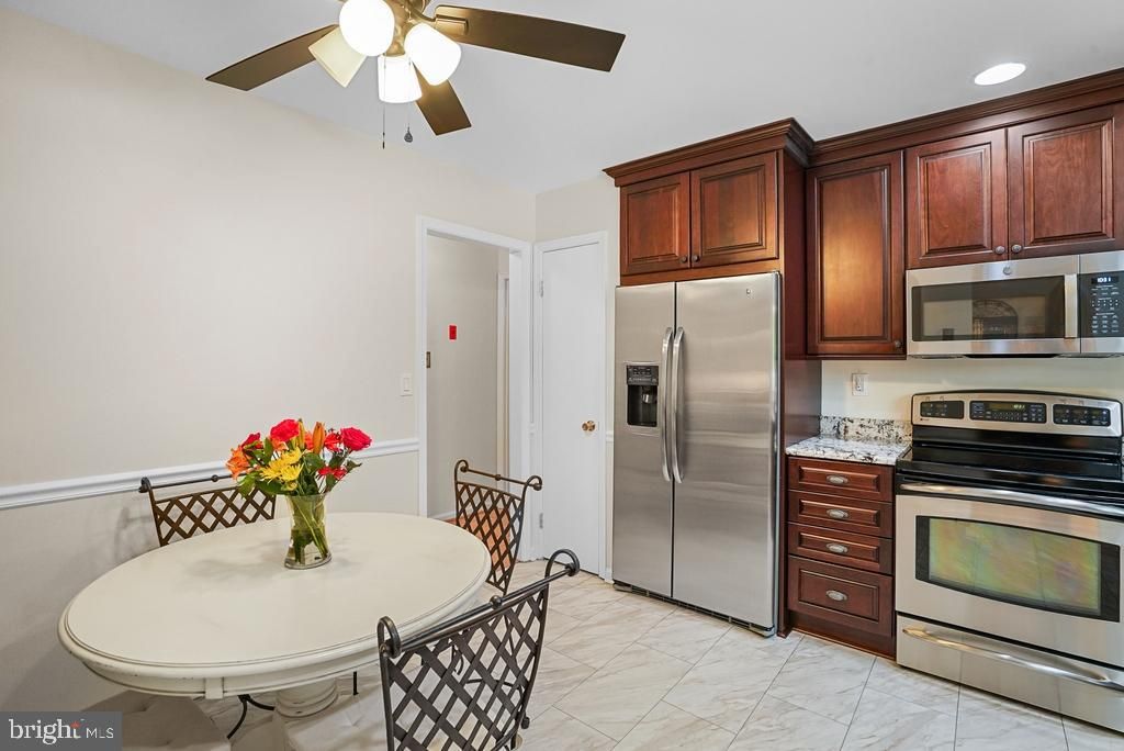 Image 22 of property listing at 7726 SPRING OAK DR, La Plata, MD 20646