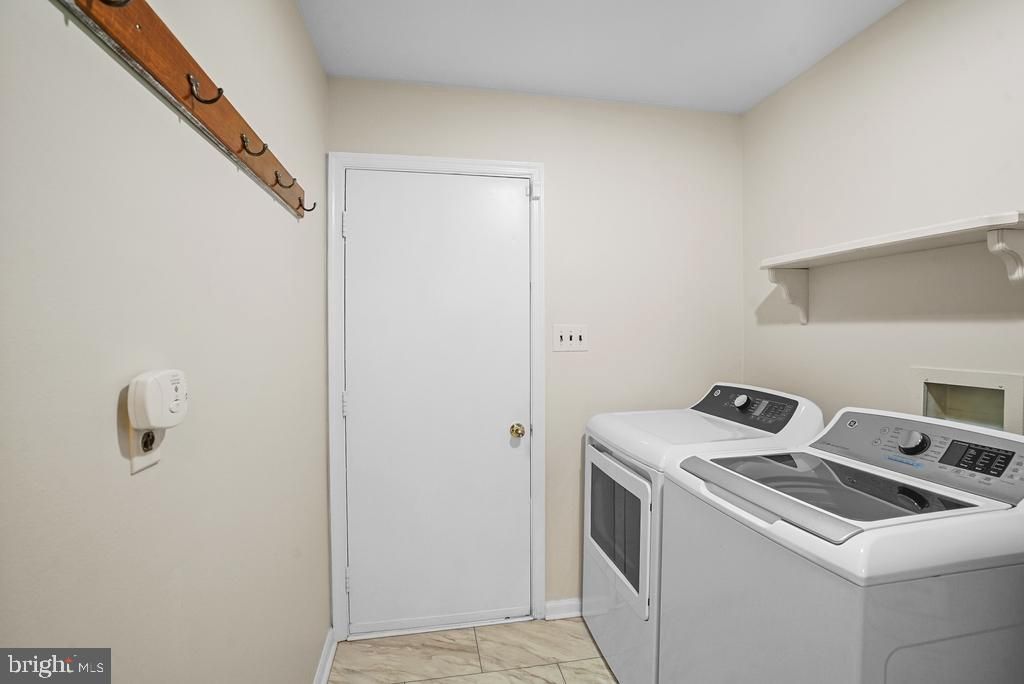 Image 24 of property listing at 7726 SPRING OAK DR, La Plata, MD 20646