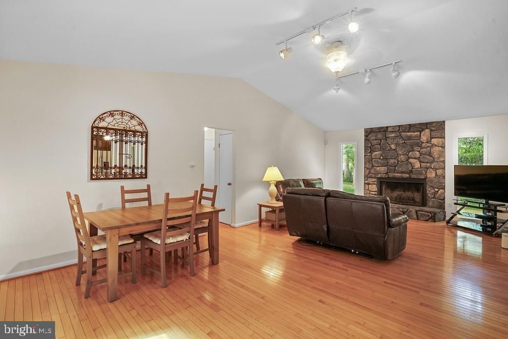 Image 4 of property listing at 7726 SPRING OAK DR, La Plata, MD 20646