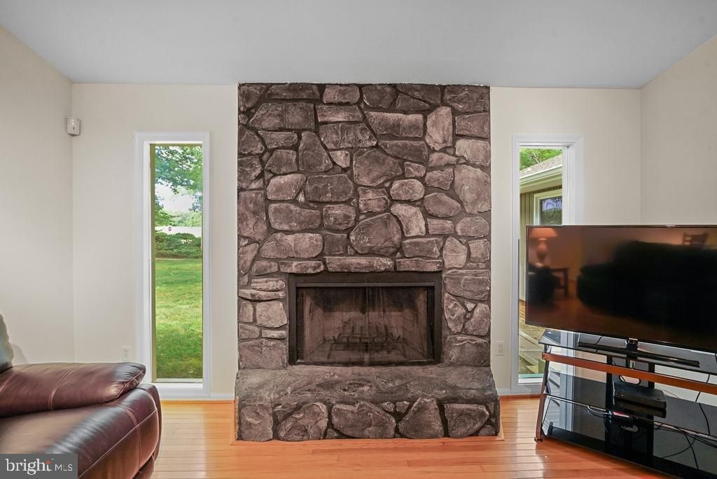 Image 7 of property listing at 7726 SPRING OAK DR, La Plata, MD 20646